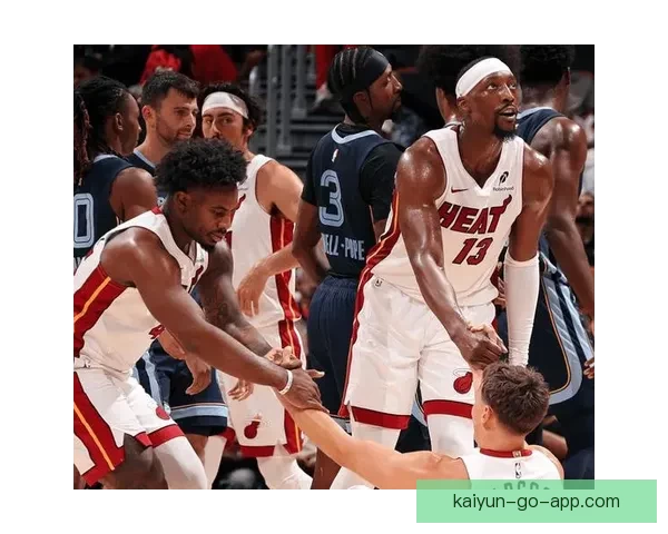 国王惨败黄蜂44分赛后球队官推调侃称最终比分自行查阅NBA官网